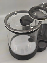 Laden Sie das Bild in den Galerie-Viewer, Mini Leaf Cutter Founding Pods